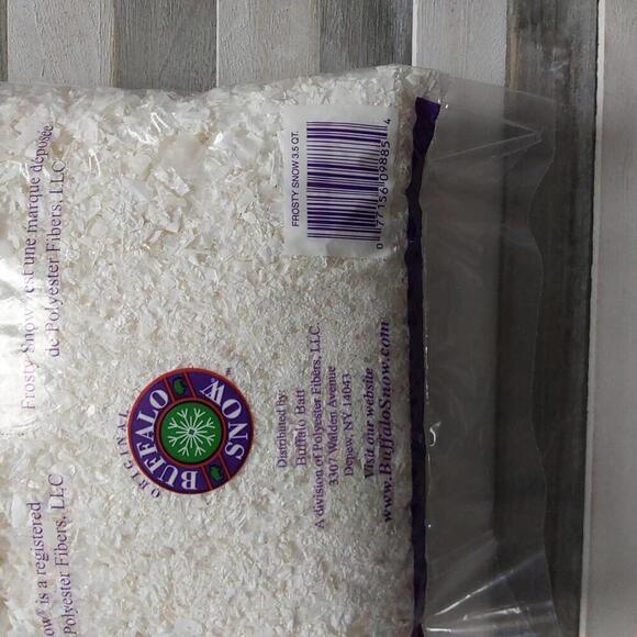 Frosty Snow Decorative Artificial Snow | Original Buffalo Snow | 3.5 Quarts - Picture 6 of 6